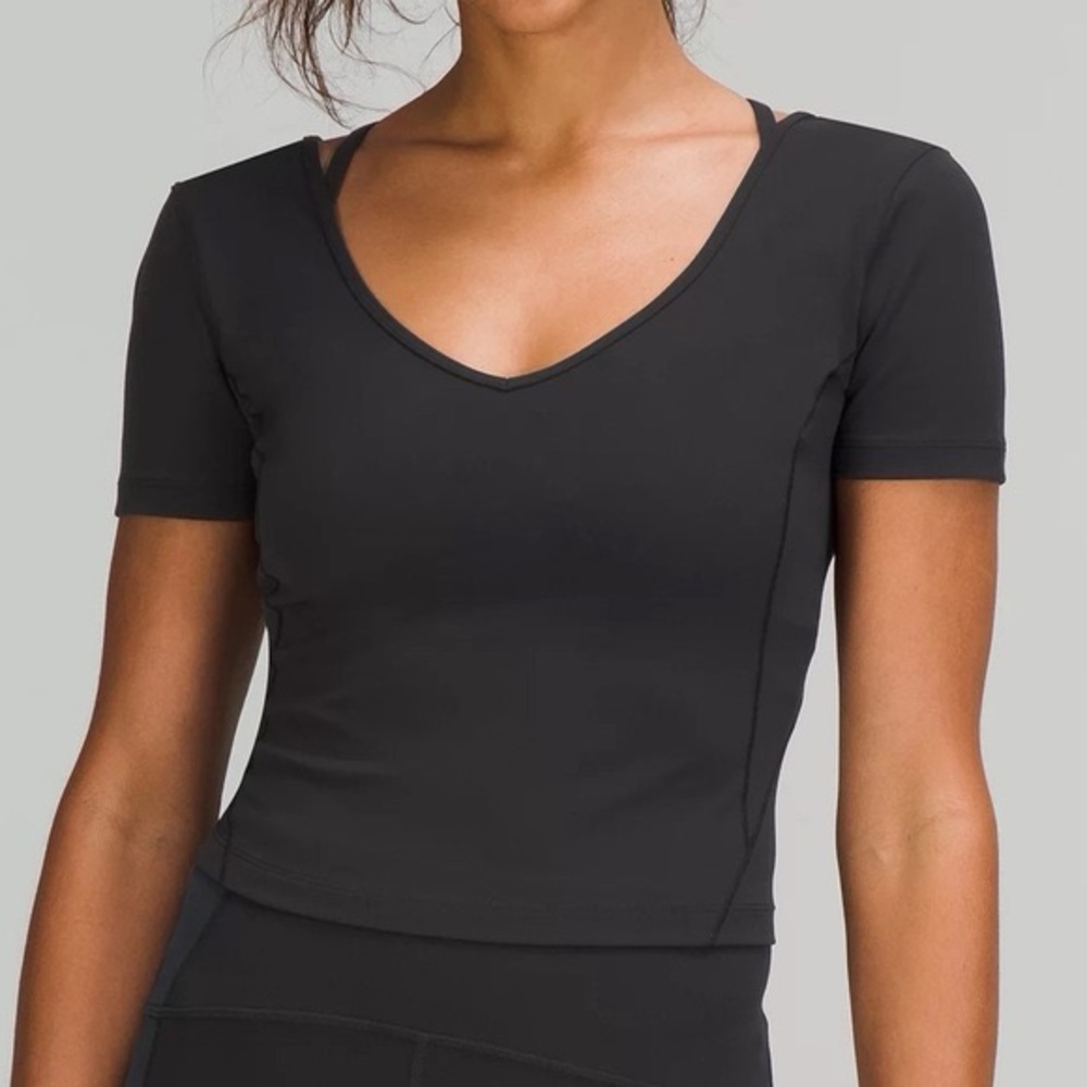 Align T-shirt in Black Size 6